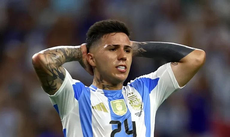 Fifa investiga vídeo de jogadores argentinos cantando músicas racistas