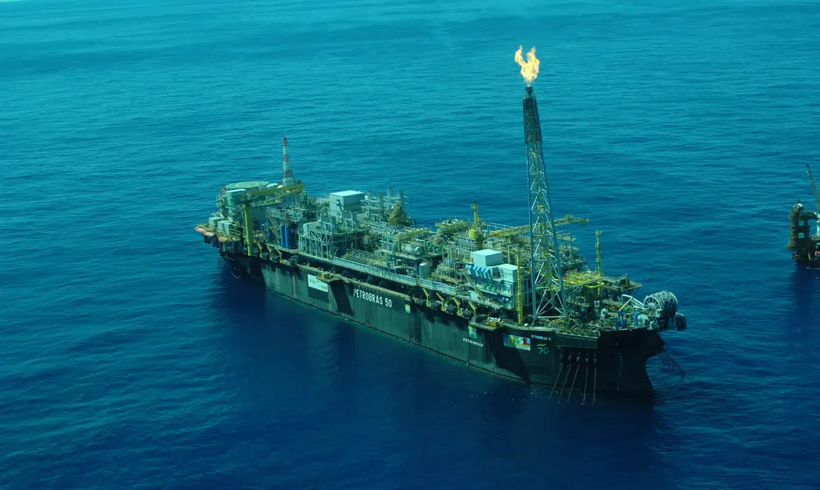 Produção nacional de petróleo cresce 3,9% em maio