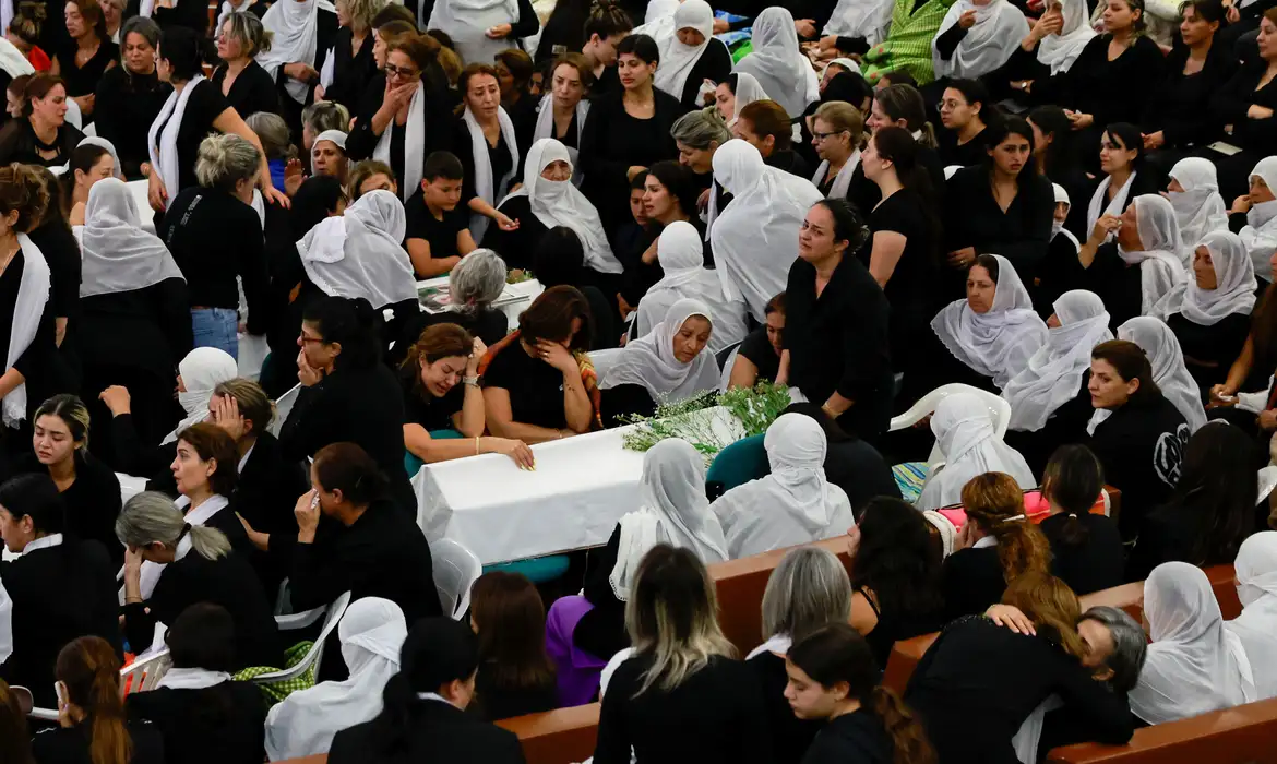 Israel promete atacar Hezbollah após foguete matar 12 em Majdal Shams