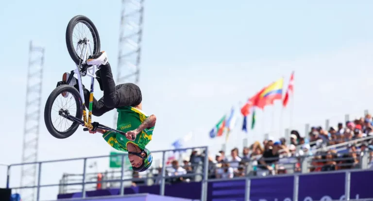 Gustavo “Bala Loka” fica em sexto na final do ciclismo BMX freestyle