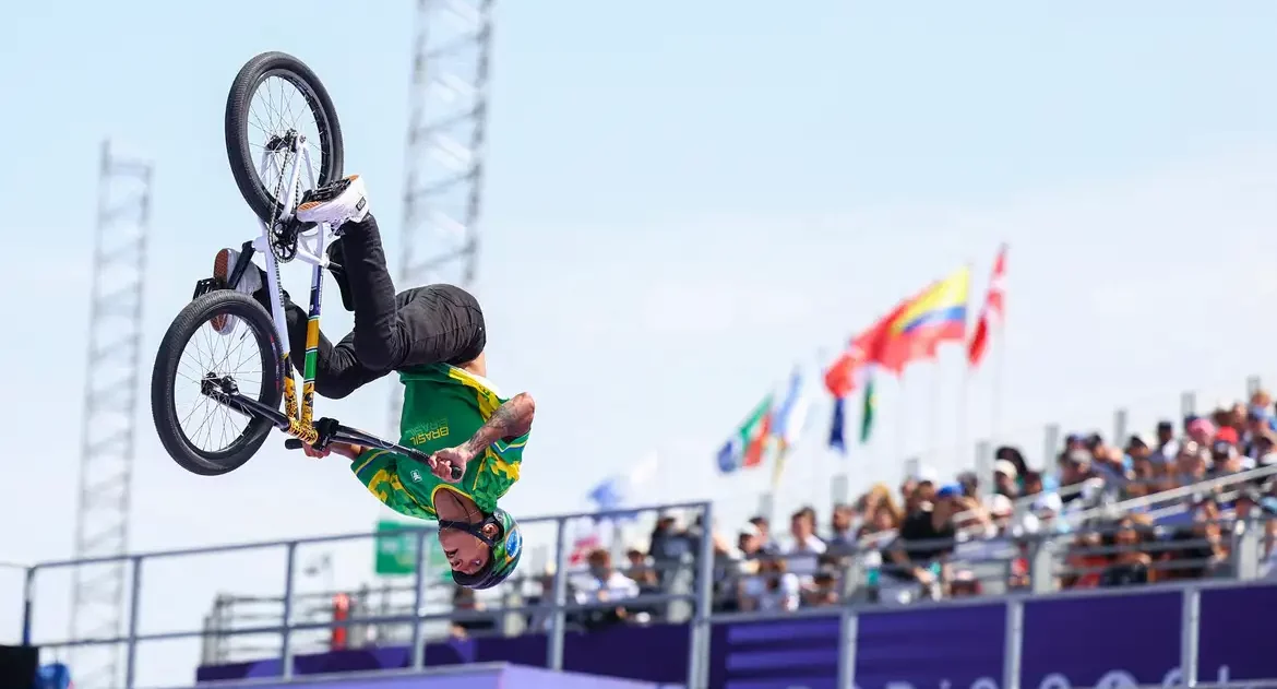 Gustavo “Bala Loka” fica em sexto na final do ciclismo BMX freestyle