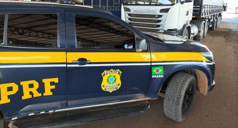 Em apenas dez minutos, PRF apreende mais de 40 m³ de madeira transportadas de forma irregular em Ariquemes