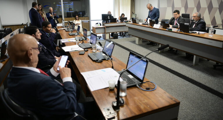 PEC que anistia partidos só deve ser votada em agosto no Senado