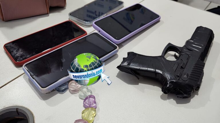 Apenados são presos com arma falsa e celulares roubados em arrastão no centro