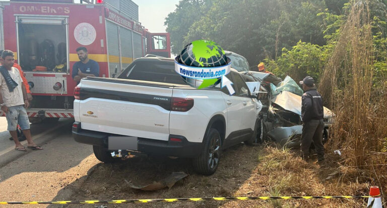 Mulher morre em grave acidente entre carros na BR-319 em Porto Velho