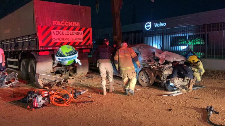 Motorista de aplicativo com passageiras ficam presos às ferragens em grave acidente na BR-364