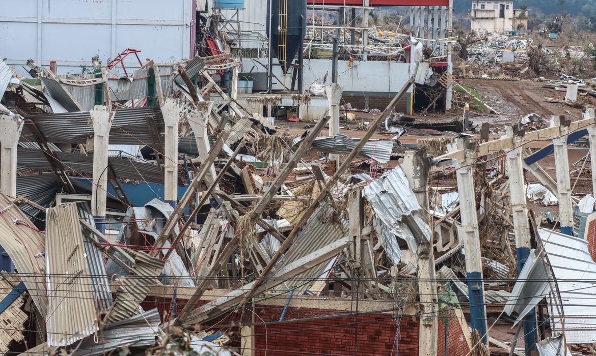 Auxílio Reconstrução: 162 prefeituras não cadastraram famílias no RS