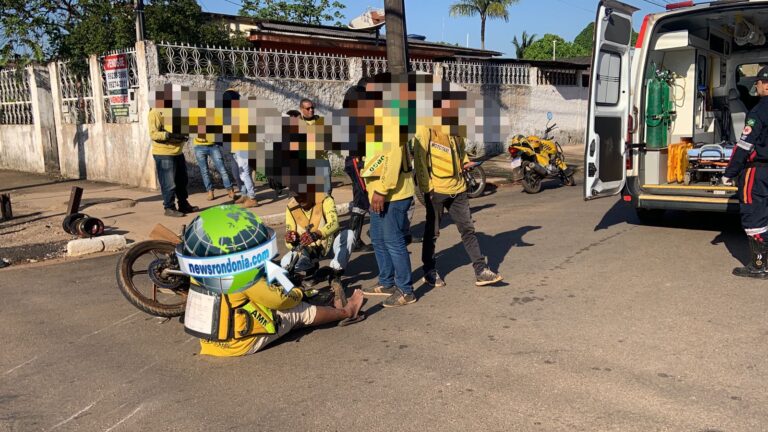 Batida entre motos deixa dois feridos no centro