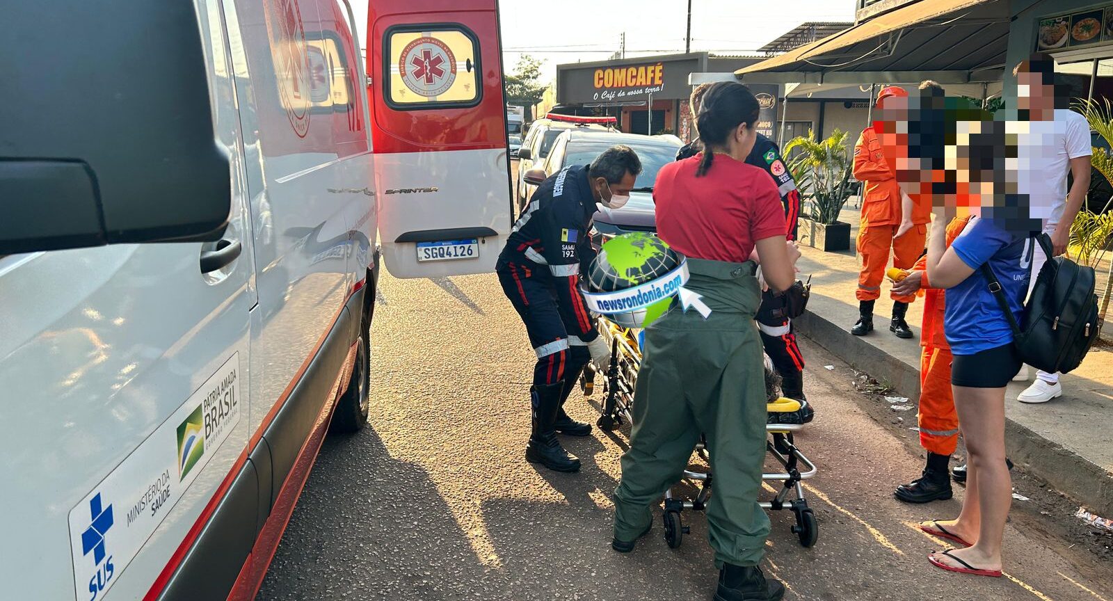 Motorista freia e motociclista bate forte na traseira de carro na Calama