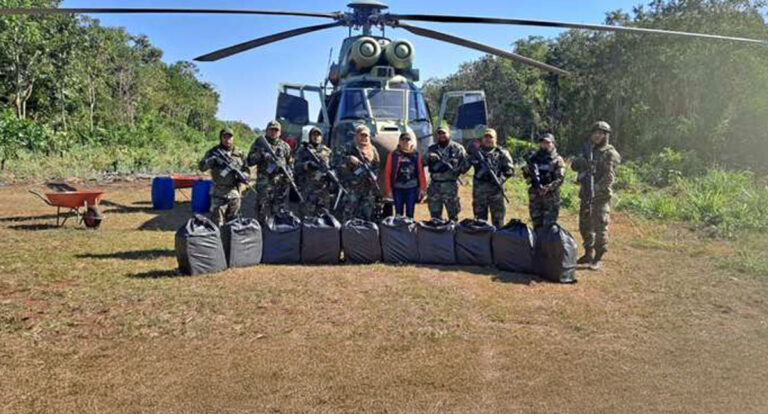 No Vizinho Beni, polícia destroi pista usada pelo narcotráfico e apreende 412 quilos de cocaína - News Rondônia
