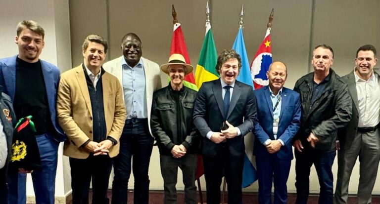 “Direita está pronta para oferecer uma alternativa democrática à América do Sul", diz senador em congresso da direita mundial