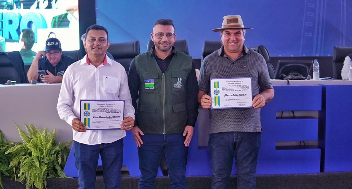 Deputado Ribeiro do Sinpol entrega votos de louvor a servidor público e produtor rural