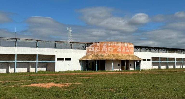 Governo responde Dra. Taíssa sobre retomada das obras no Complexo Esportivo João Saldanha em Guajará-Mirim