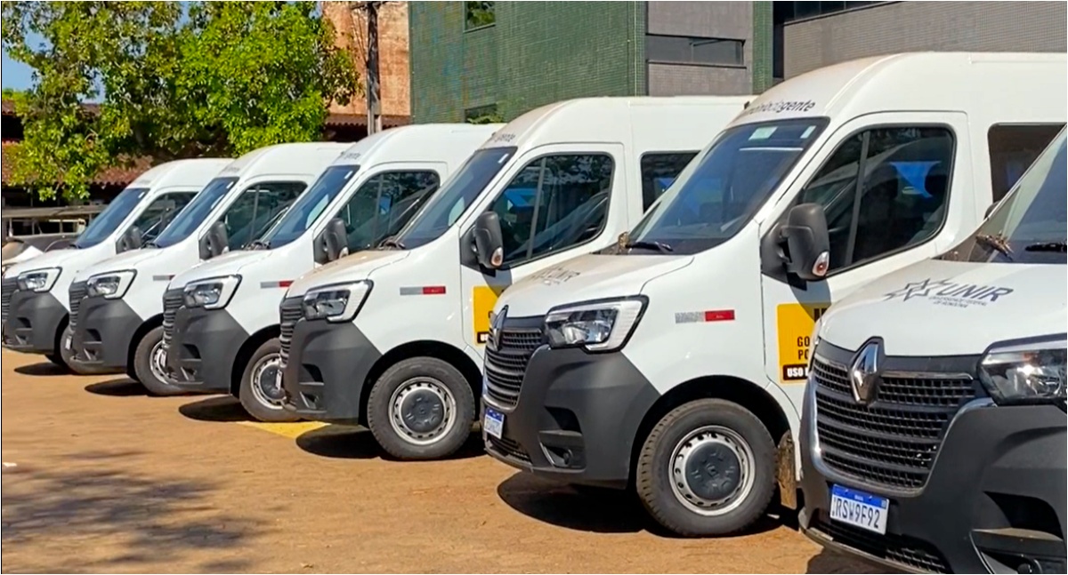 UNIR recebe novas vans institucionais