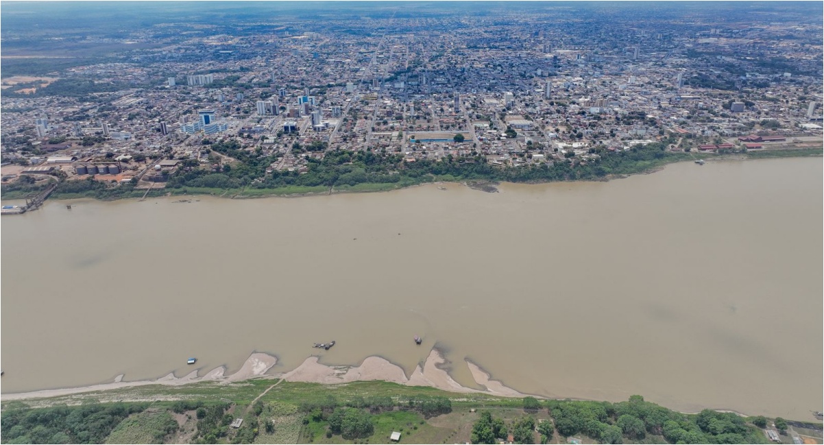 Defesa Civil programa entrega de água potável para comunidades ribeirinhas durante a estiagem amazônica