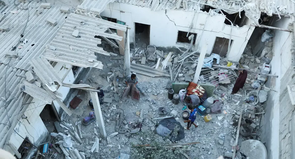 Israel atinge escolas e complexo hospitalar em Gaza