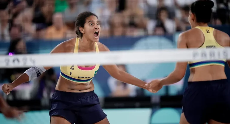 Vôlei de praia: Duda e Ana Patrícia garantem vaga nas quartas em Paris