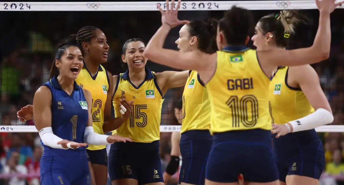 Brasil vence República Dominicana e vai à semifinal no vôlei feminino
