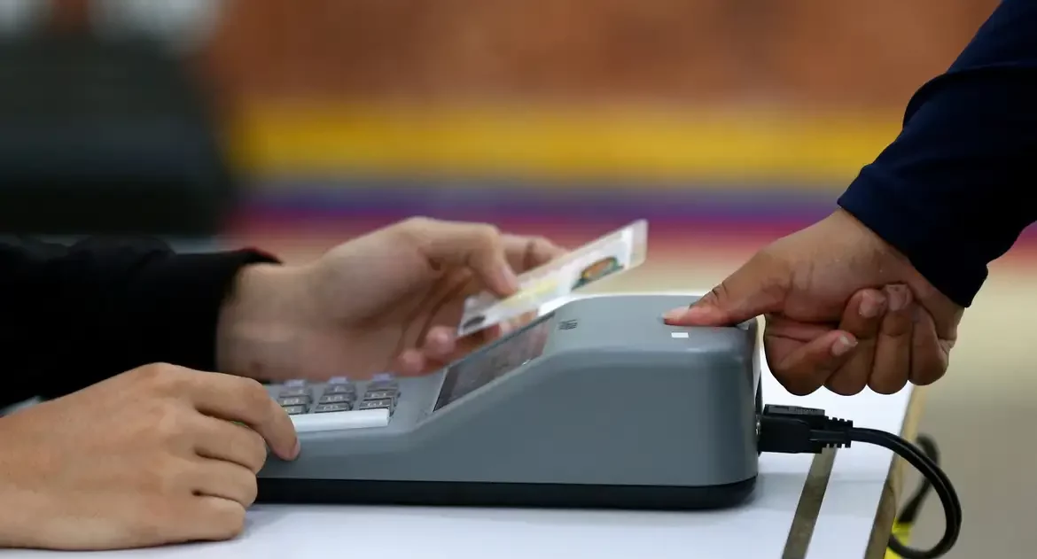 Venezuela: CNE entrega atas à Justiça e Tribunal convoca candidatos