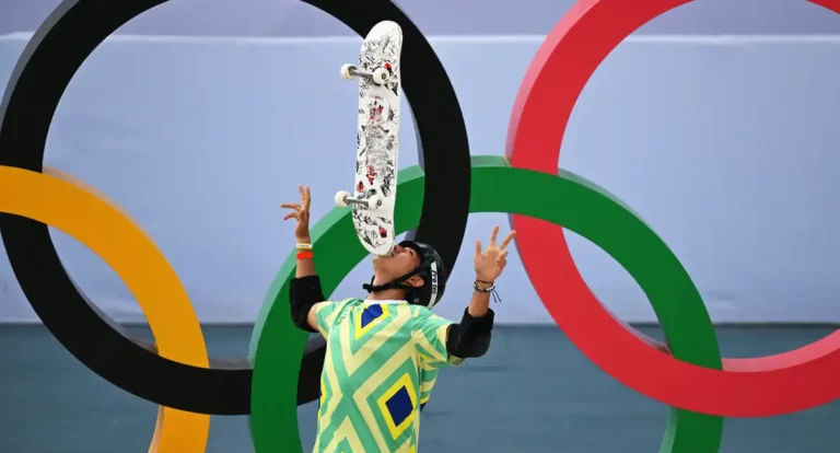 Skate e malabares no pódio: Augusto Akio é bronze no Skate Park