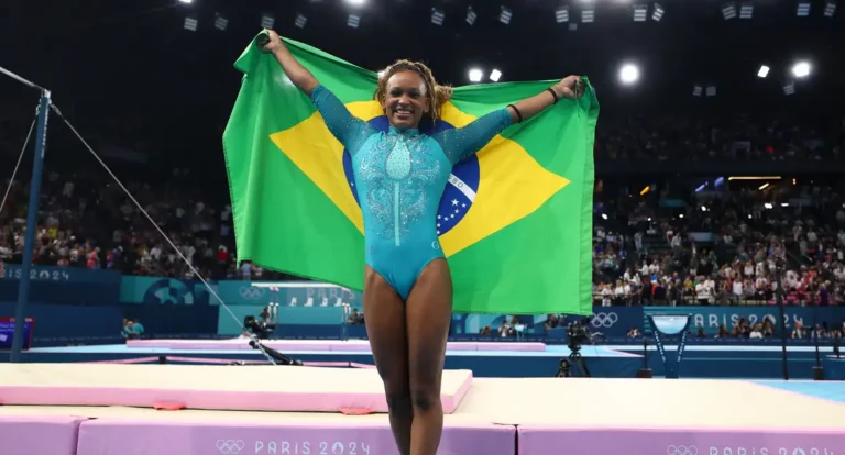 Rebeca Andrade é celebrada por lendas do esporte brasileiro