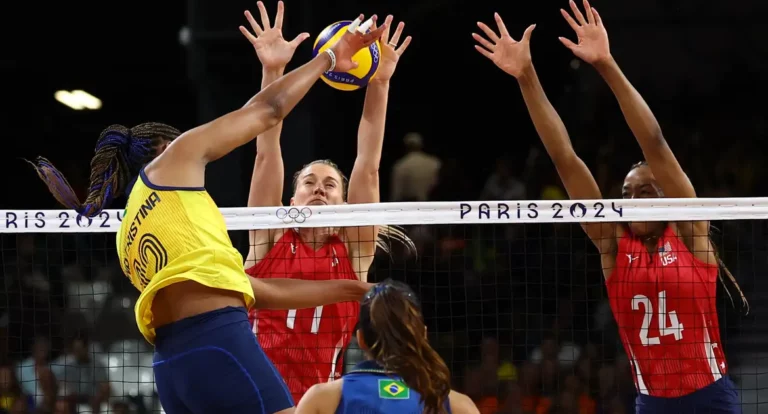 Brasil perde para os EUA e disputará bronze no vôlei feminino