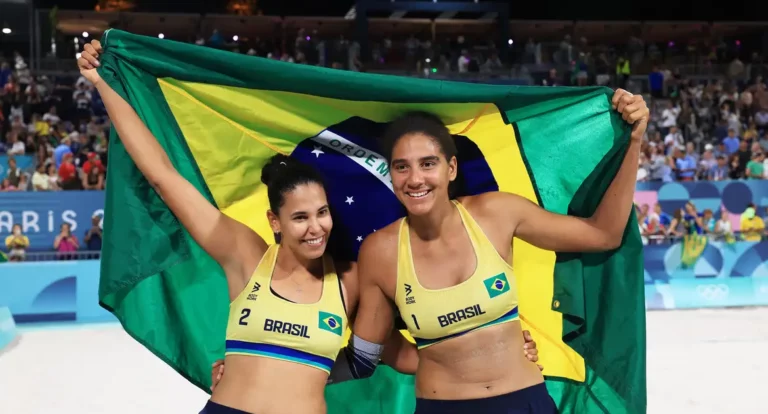 Duda e Ana Patrícia garantem medalha para o Brasil no vôlei de praia