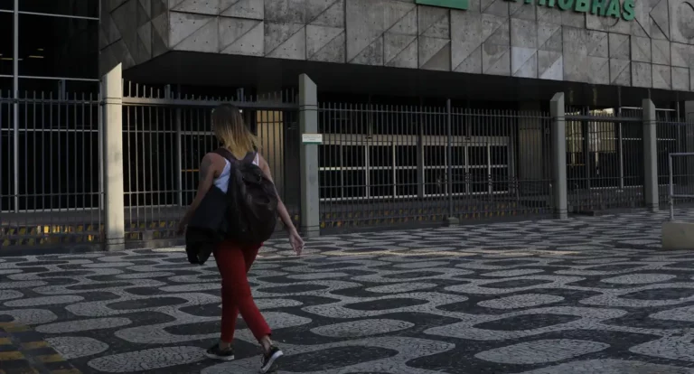 Petrobras tem resultado negativo de R$ 2,6 bi no segundo trimestre