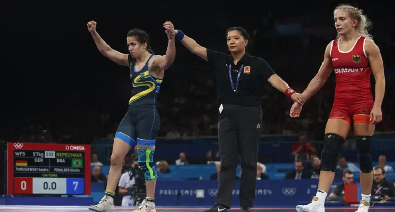 Giullia Penalber avança e luta pelo bronze no wrestling nesta sexta