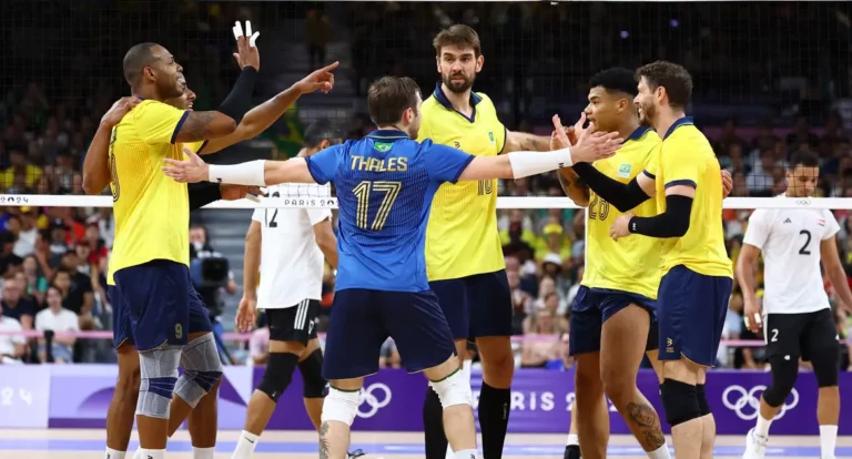 Vôlei masculino: Brasil vence Egito e se garante nas quartas em Paris