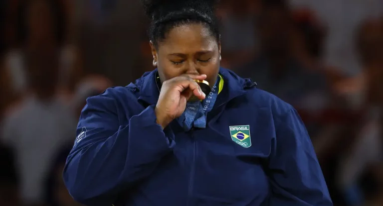 Judoca Beatriz Souza conquista o primeiro ouro brasileiro em Paris