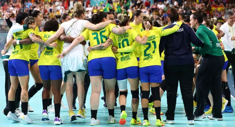 Brasil vence e avança às quartas do handebol feminino