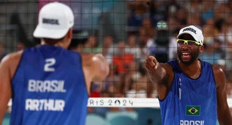 Evandro e Arthur Lanci avançam para quartas do vôlei de praia