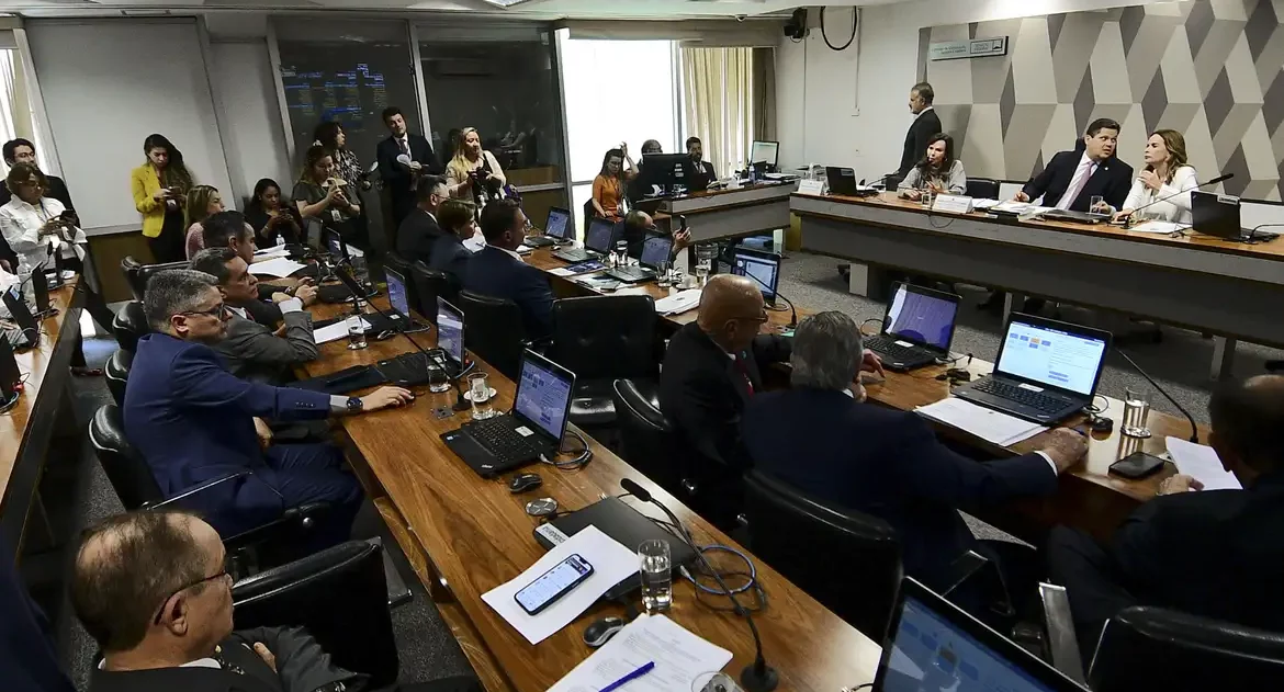 CCJ do Senado aprova projeto com mais critérios para prisão preventiva