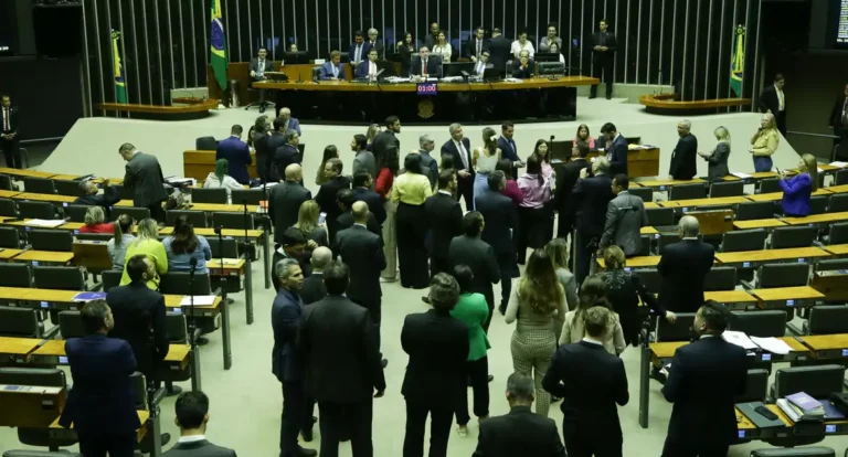 Ação contra emendas impositivas quer devolver orçamento ao Executivo