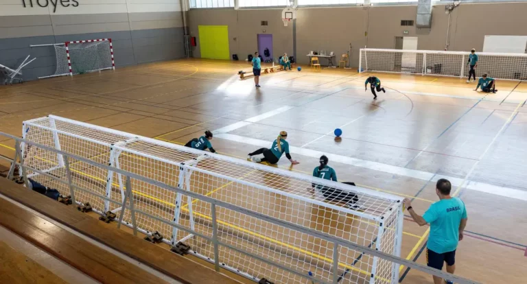 Seleções feminina e masculina de goalball fazem 1º treino em Paris