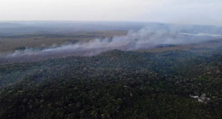 Fumaça de queimadas atinge cidades de dez estados