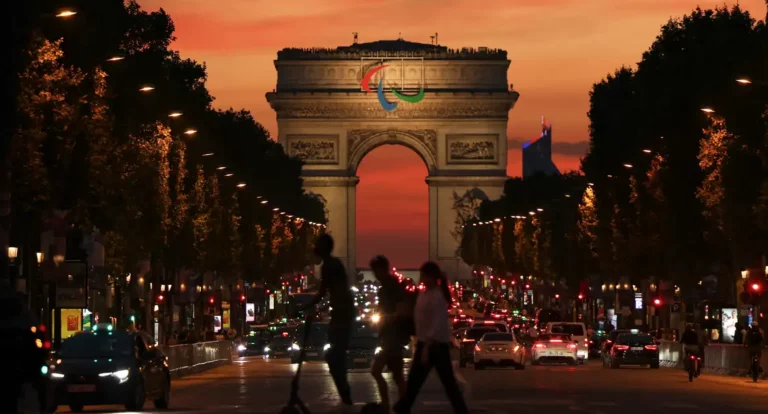 Paris 2024: Atletas brasileiros começam a chegar à Vila Paralímpica