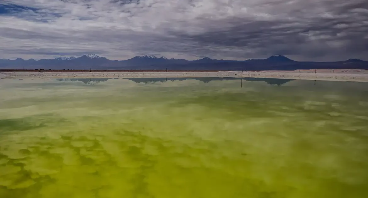 Mineração de lítio afunda lentamente salar do Atacama, diz estudo