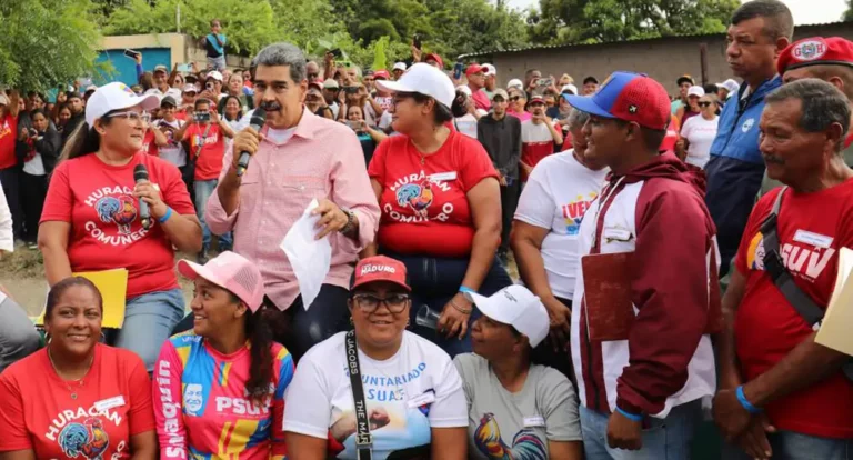 Com reeleição contestada, Maduro faz eleição para comunas na Venezuela