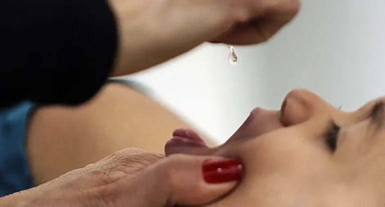 Gaza recebe 1,2 milhão de vacinas contra poliomielite