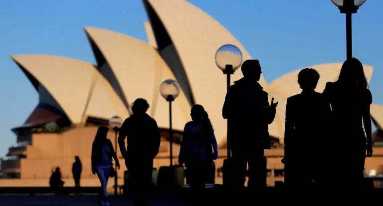 Austrália limita estudantes estrangeiros em medida contra imigração