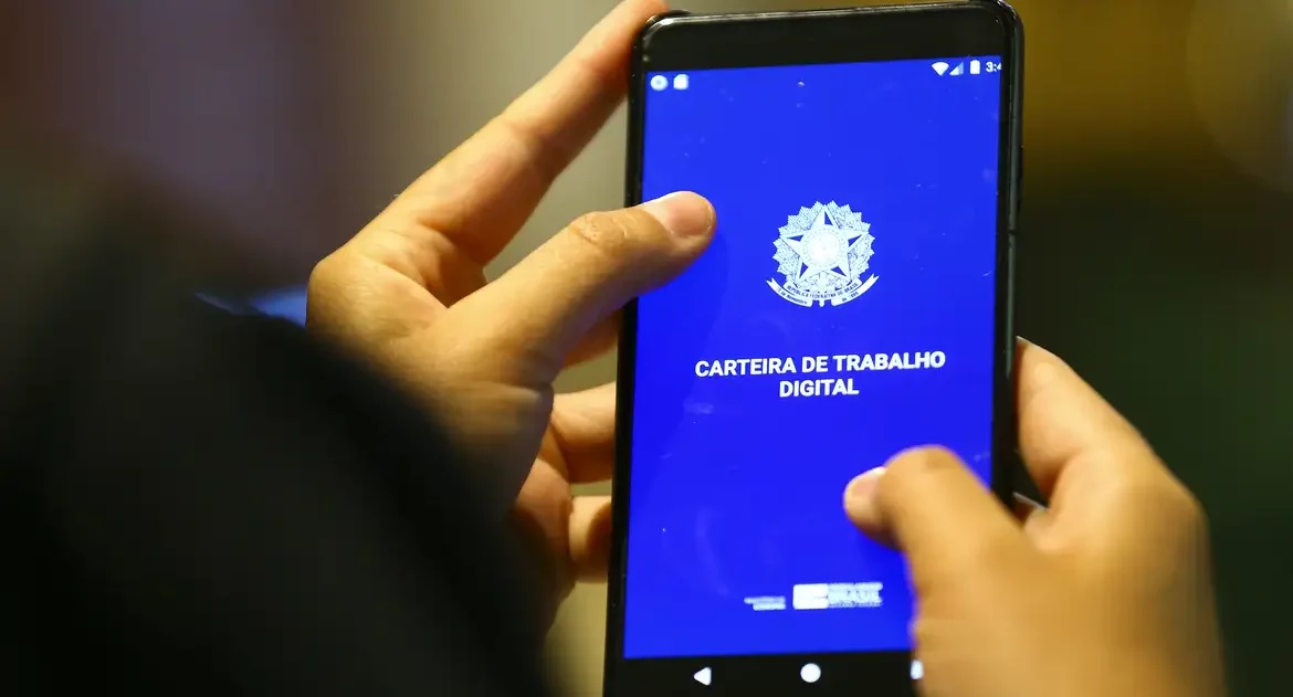 Consumo da população influencia geração de empregos, diz ministro