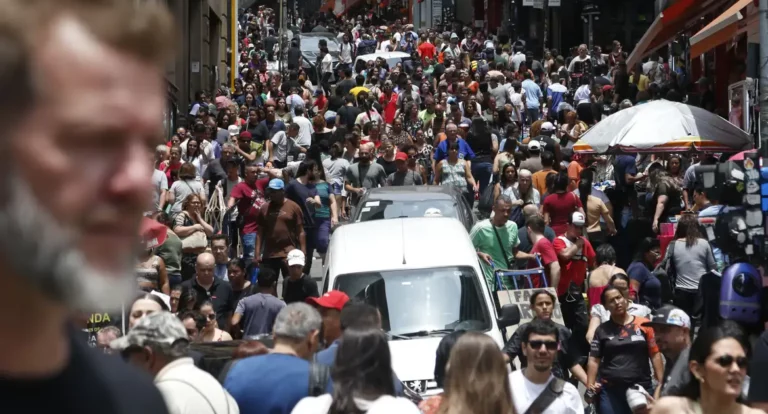 Brasil registra 212,6 milhões de habitantes em julho de 2024, diz IBGE