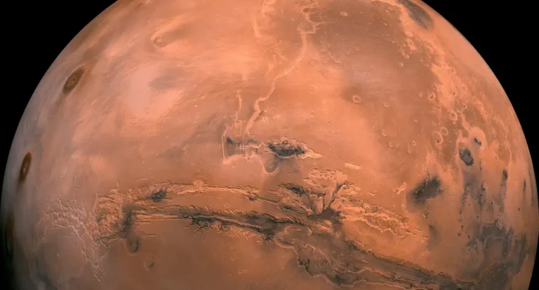 Dados indicam enorme reservatório subterrâneo de água em Marte