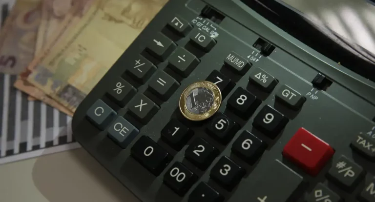 Orçamento de 2025 prevê crescimento de 2,64% para economia