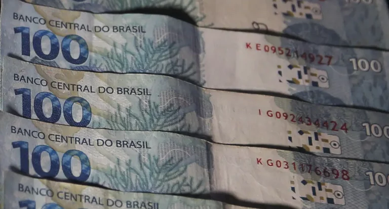 Orçamento de 2025 prevê salário mínimo de R$ 1.509