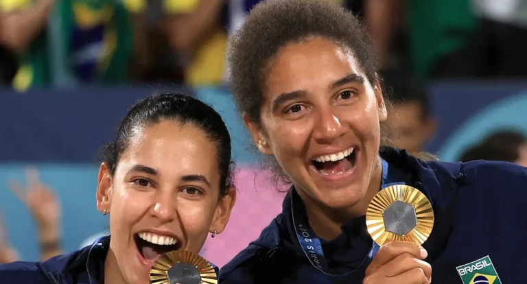 Duda e Ana Patrícia derrotam canadenses e são ouro no vôlei de praia