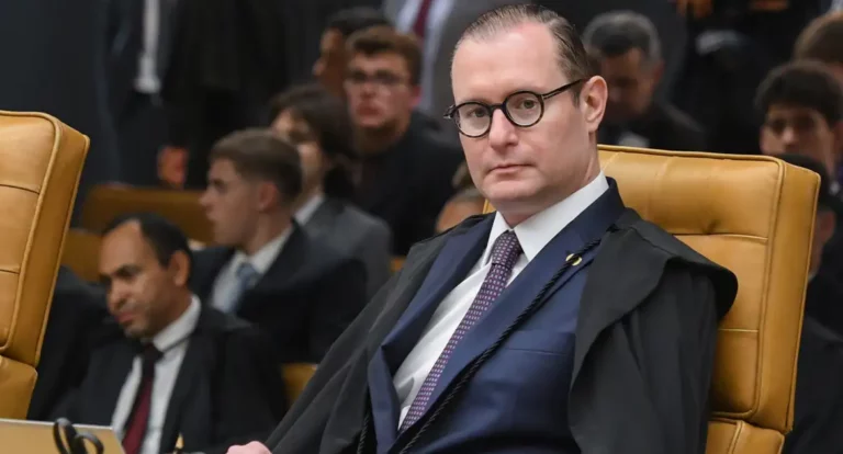 Zanin toma posse no cargo de ministro substituto do TSE