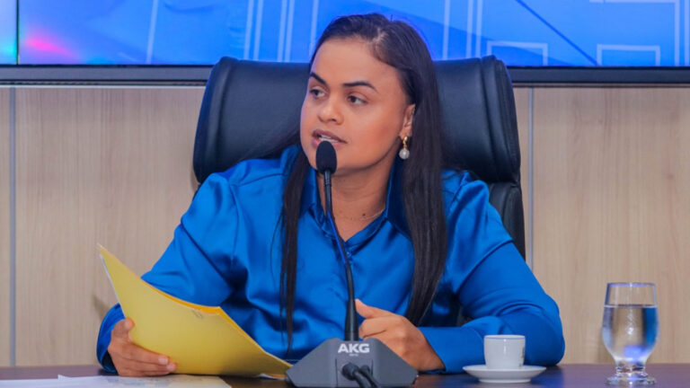 Dra. Taíssa continua com a conta do Facebook hackeada - News Rondônia